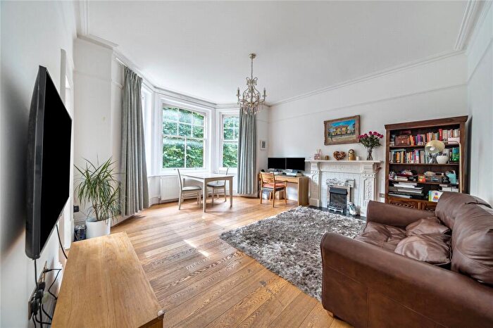 2 Bedroom Apartment For Sale In Canfield Gardens, London, NW6