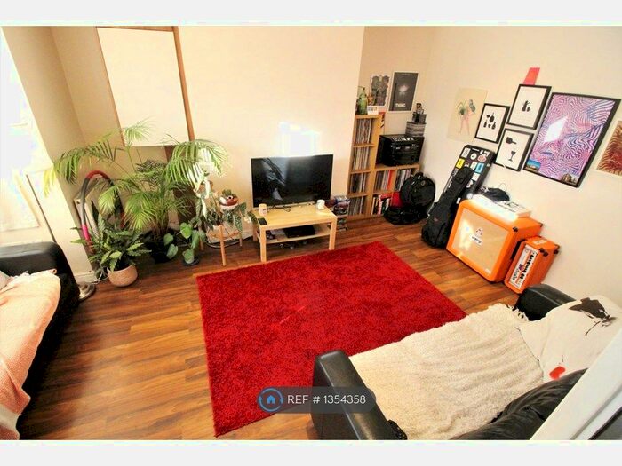 2 Bedroom Terraced House To Rent In Lumley Walk, Leeds, LS4