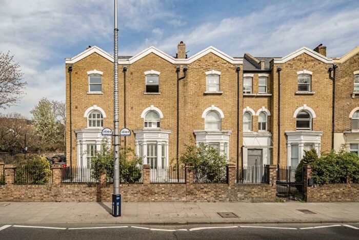 Studio To Rent In High Street, Acton, W3