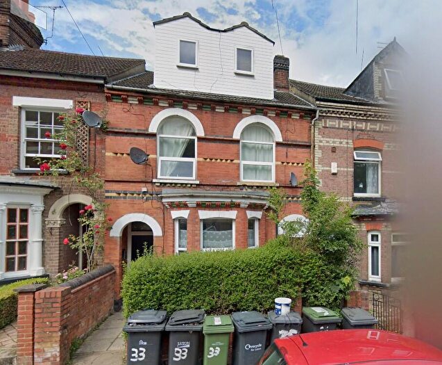 Flat To Rent In Stockwood Crescent Luton, LU1
