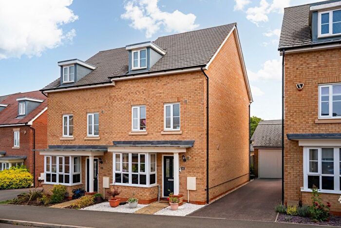 4 Bedroom Town House To Rent In Summers Hill Drive, Papworth Everard, CB23