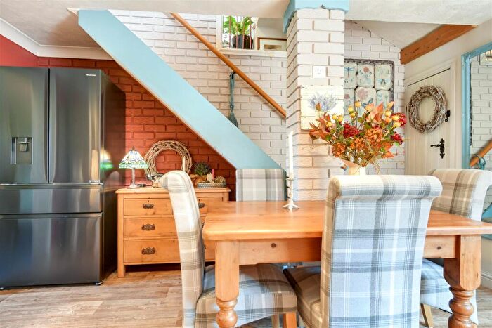 2 Bedroom Cottage For Sale In St. Barnabas Road, Barnetby, DN38