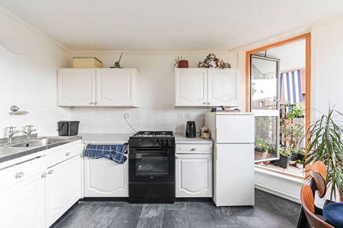 2 Bedroom Flat To Rent In Worlds End Estate, Chelsea, London, SW10