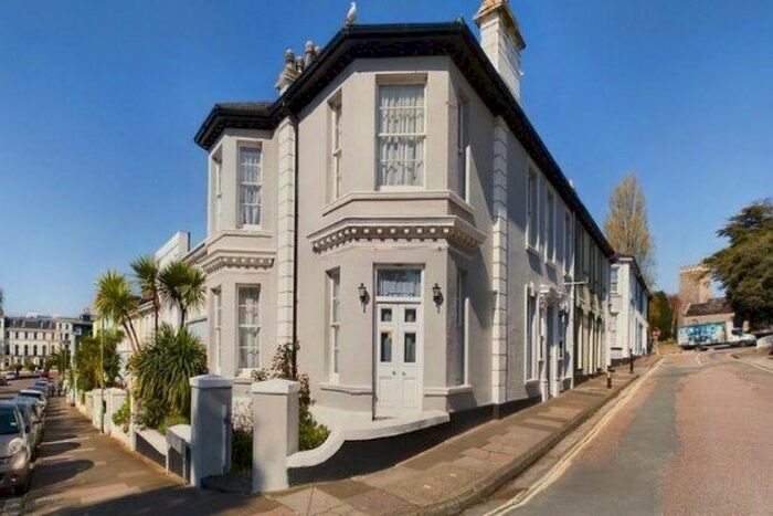 4 Bedroom Property To Rent In Scarborough Road, Torquay, TQ2