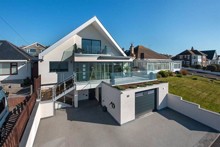 4 Bedroom Detached Bungalow For Sale In Hampton Pier Avenue, Herne Bay, CT6