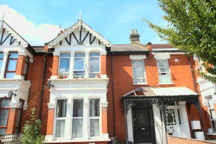 2 Bedroom Flat To Rent In Warwick Gardens, Ilford, IG1