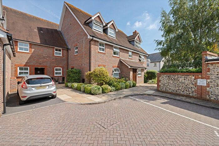 3 Bedroom Flat For Sale In Tannery Close, Chichester, PO19