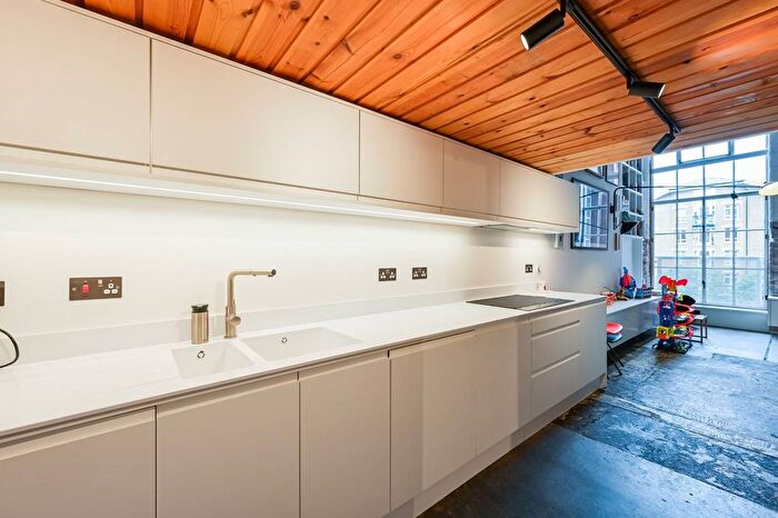 2 Bedroom Flat For Sale In Fairfield Road, Bow, London, E3