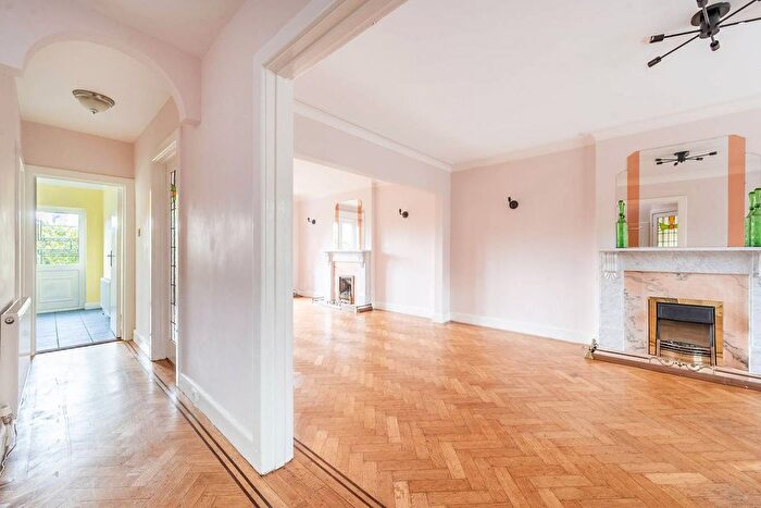 4 Bedroom End Of Terrace House For Sale In Cavendish Drive, Edgware, HA8