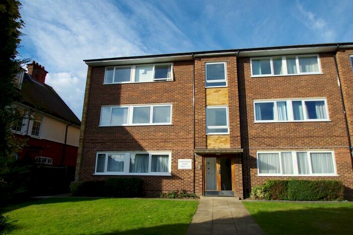2 Bedroom Flat To Rent In Windermere Court, Alexandra Road, Watford, WD17