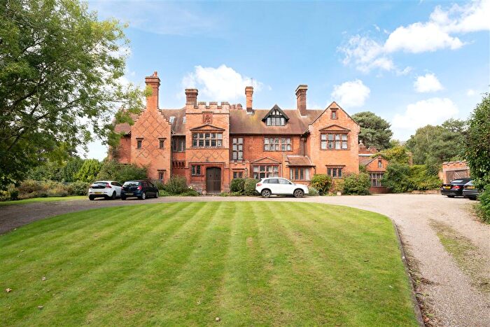 14 Bedroom Detached House For Sale In Waveney Hill, Oulton Broad, NR32