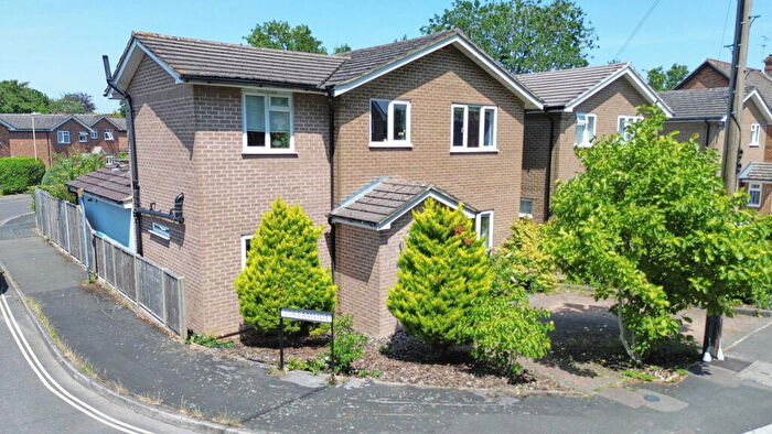 4 Bedroom Detached House For Sale In Albany Road, Fleet, GU51
