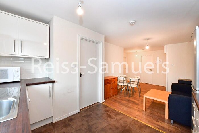 3 Bedroom Apartment To Rent In Ambassador Square, Canary Wharf, London, E14