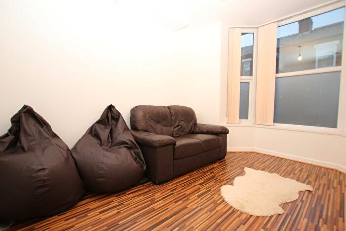 5 Bedroom Flat To Rent In Crofton Street, Manchester, M14