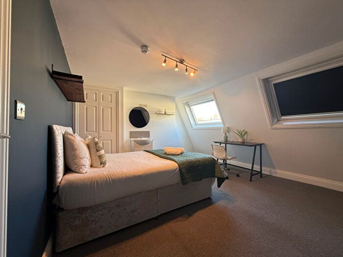 1 Bedroom Property To Rent In Western Road, Hove, BN3