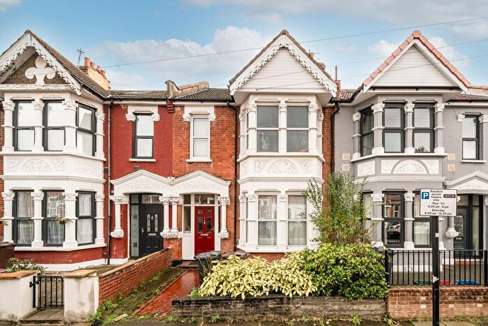 4 Bedroom Terraced House For Sale In Avonwick Road, Hounslow, TW3