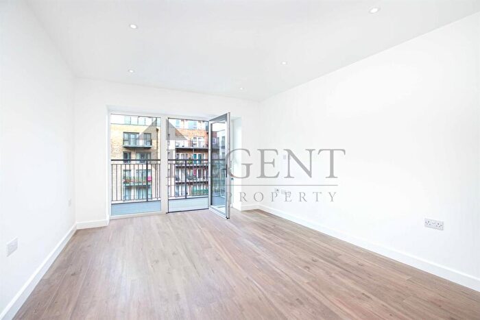 Apartment To Rent In Fermont House, Beaufort Square, NW9