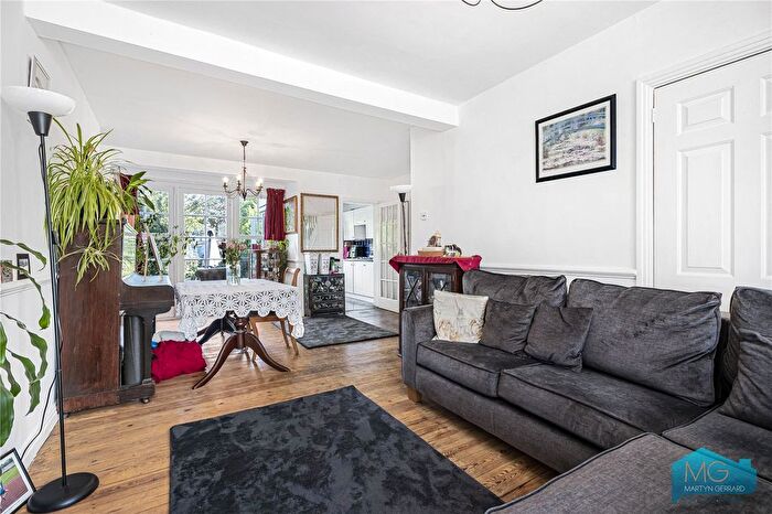 3 Bedroom Terraced House For Sale In Osidge Lane, London, N14