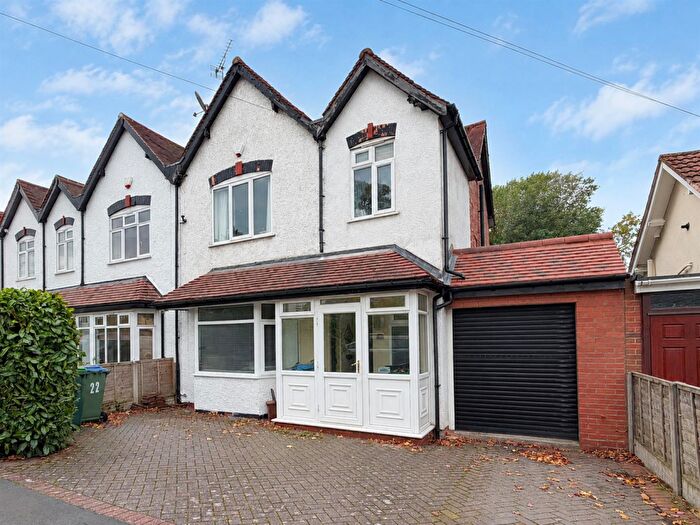 3 Bedroom Semi Detached House For Sale In Hadzor Road, Oldbury, B68