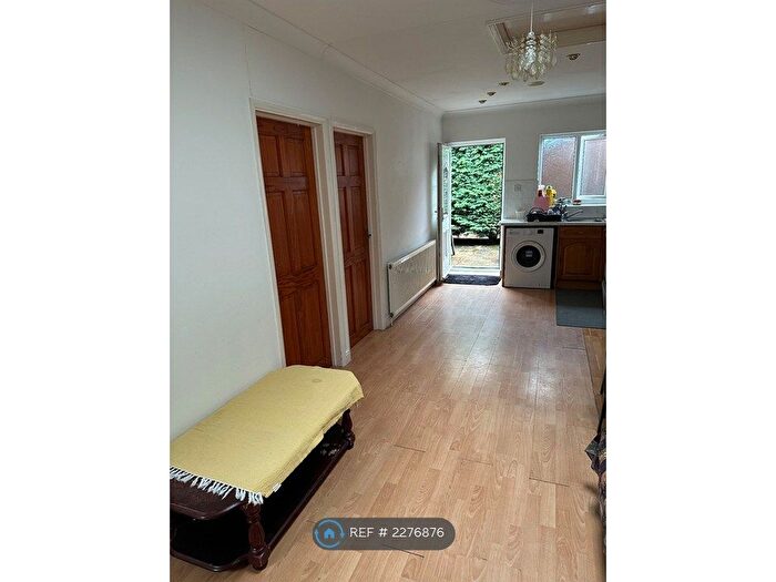 2 Bedroom Detached House To Rent In Crowland Avenue, Hayes, UB3
