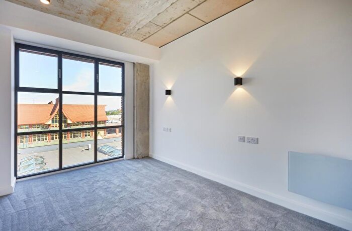 2 Bedroom Apartment To Rent In . :: One Silk Street, M4