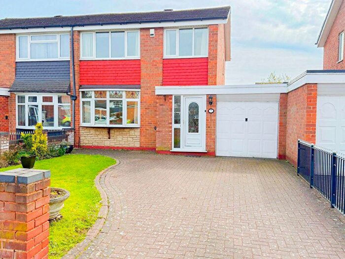 3 Bedroom Semi Detached House For Sale In Croy Drive, Birmingham, B35