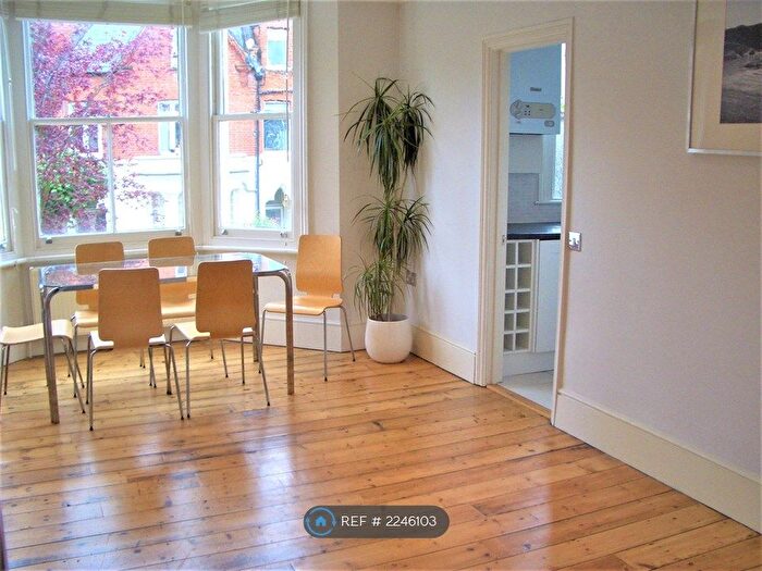 2 Bedroom Flat To Rent In Romola Road, London, SE24