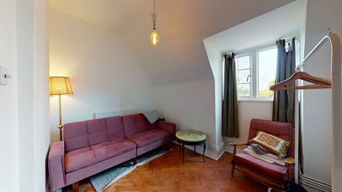 3 Bedroom Flat To Rent In Lyttelton Road, London, N2