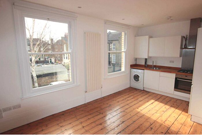 2 Bedroom Flat To Rent In Reighton Road, Upper Clapton, Hackney, E5