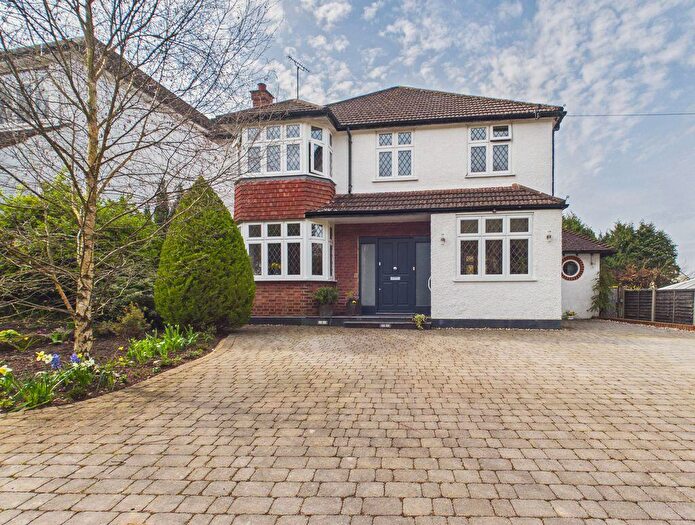4 Bedroom Detached House For Sale In Kingswood Road, Tadworth, KT20