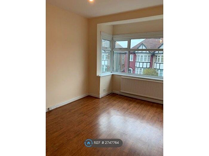 1 Bedroom Flat To Rent In Dunbar Road, London, N22