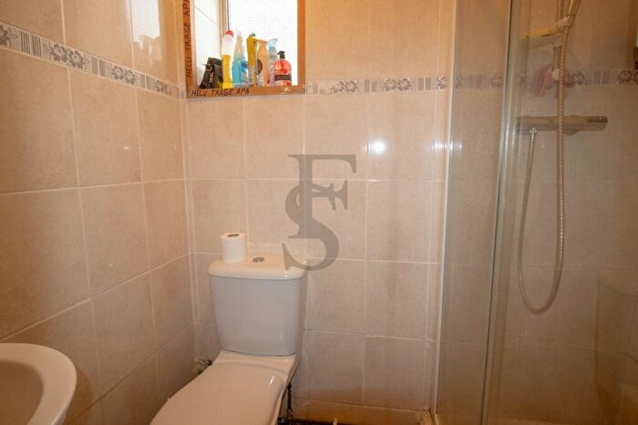 3 Bedroom End Of Terrace House For Sale In Iliffe Road, Leicester, LE4