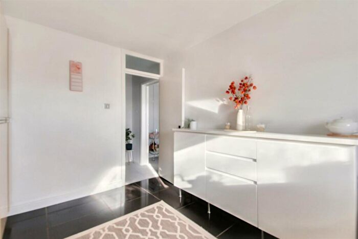1 Bedroom Flat For Sale In Greystone Avenue, Worthing, BN13
