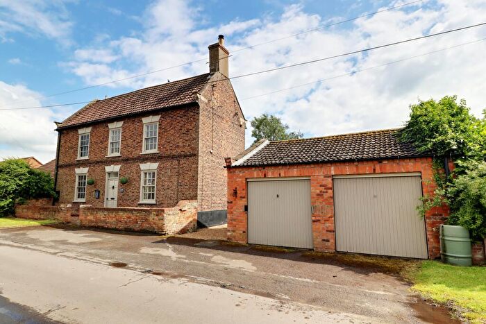 4 Bedroom Detached House For Sale In Upperthorpe Road, Westwoodside, Lincolnshire, DN9