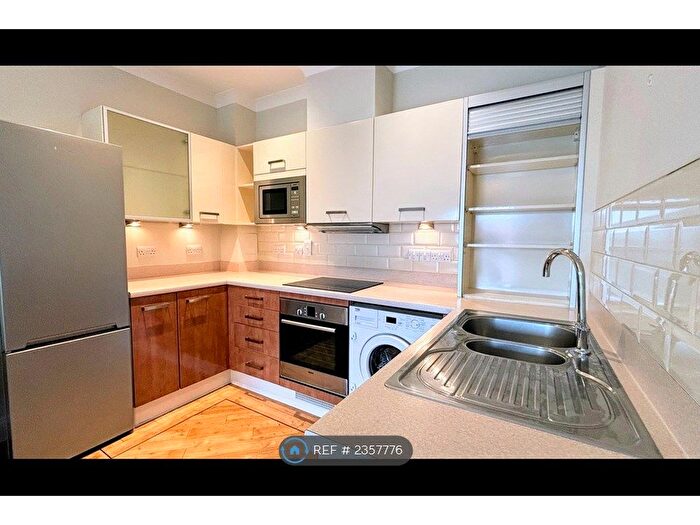 2 Bedroom Flat To Rent In Solar Court, Croydon, CR0