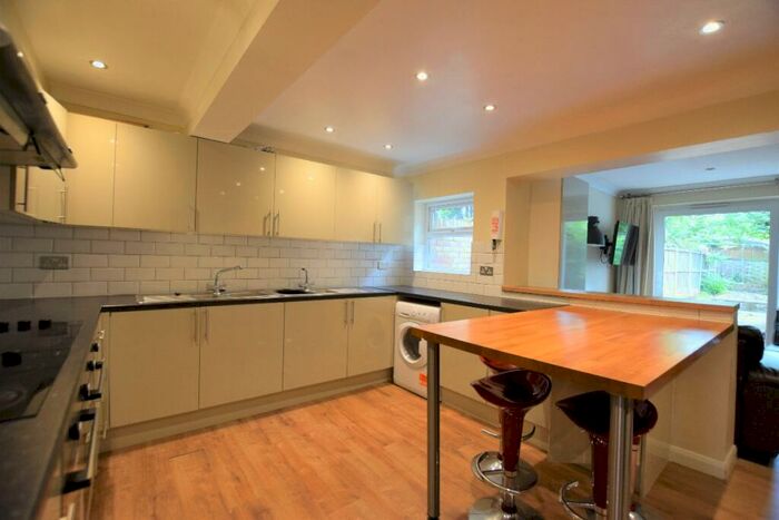 7 Bedroom Terraced House To Rent In Bed Student House - Wincheap, CT1