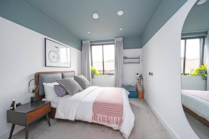 3 Bedroom Flat To Rent In Cassia Building, , Shoreditch, London, E2