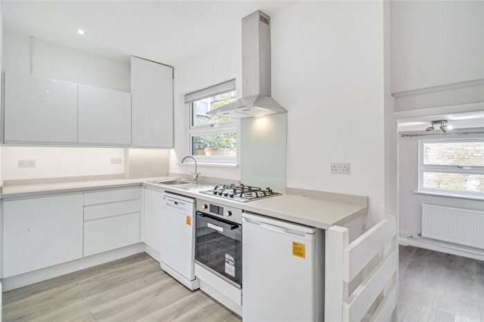 2 Bedroom Flat To Rent In Colestown Street, London, SW11