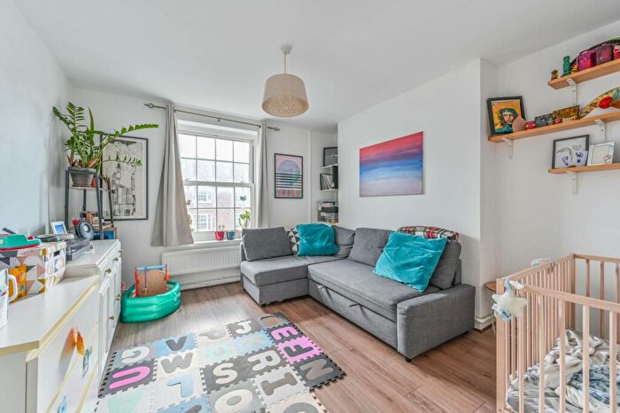 1 Bedroom Flat For Sale In Clayton Street, Oval, London, SE11