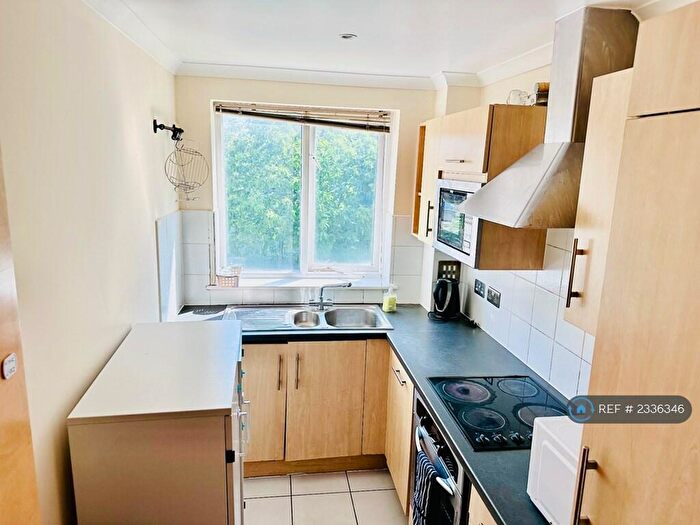 2 Bedroom Flat To Rent In Duckett Street, London, E1