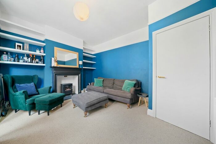 2 Bedroom Flat To Rent In Hubert Grove, London, SW9