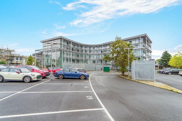 1 Bedroom Flat To Rent In Station Road, Addlestone, Surrey, KT15