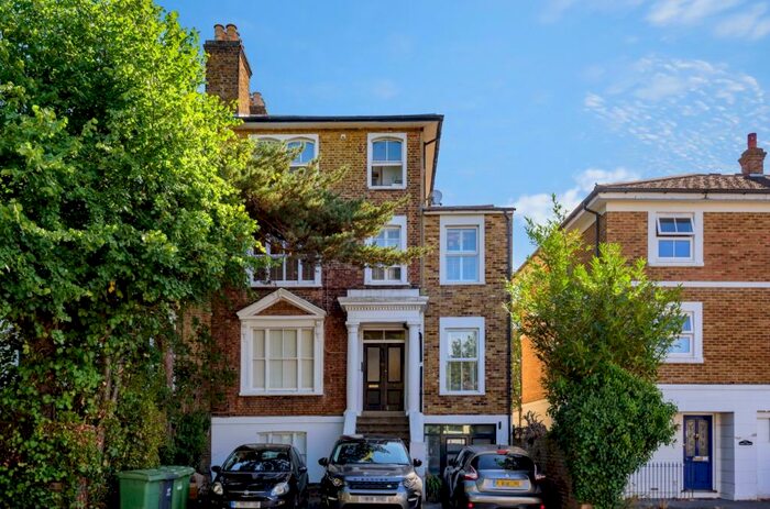 2 Bedroom Flat To Rent In Freelands Road Bromley, BR1