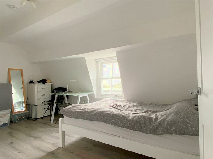 Studio To Rent In Buckingham Place, BN1