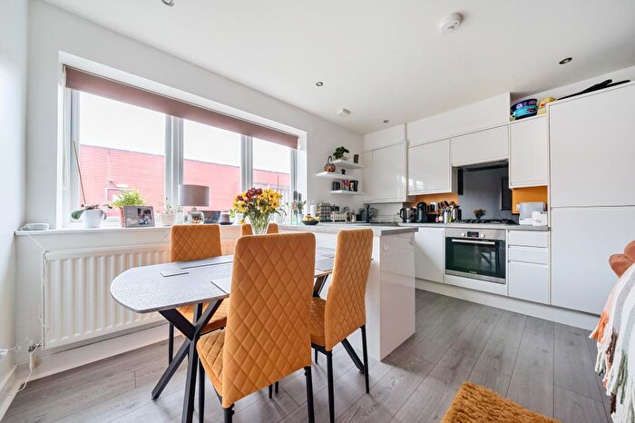 2 Bedroom Flat For Sale In Witney, Oxfordshire, OX28