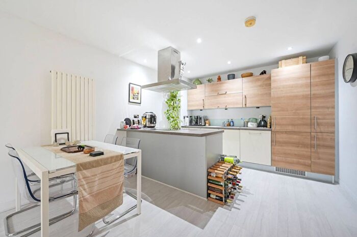 2 Bedroom Flat To Rent In Mostyn Grove, Bow, London, E3