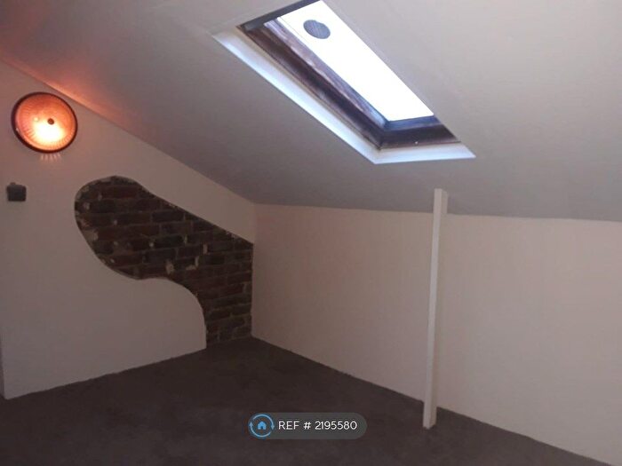 1 Bedroom Flat To Rent In Woodchurch Lane, Birkenhead, CH42