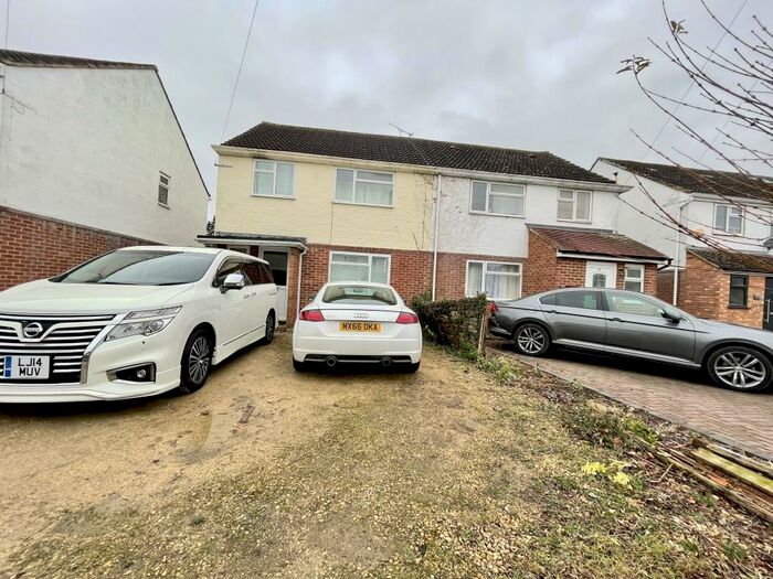 4 Bedroom Semi-Detached House To Rent In Kidlington, Oxfordshire, OX5