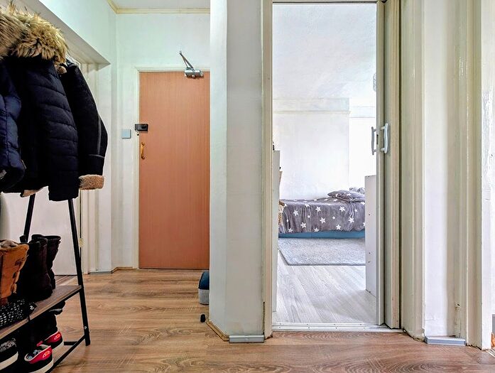 1 Bedroom Flat For Sale In Navarino Road, Worthing, BN11