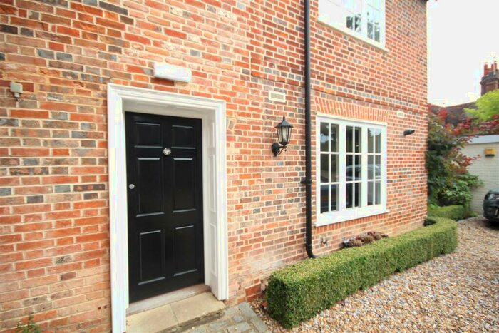 1 Bedroom Flat To Rent In High Street, Bramley, GU5